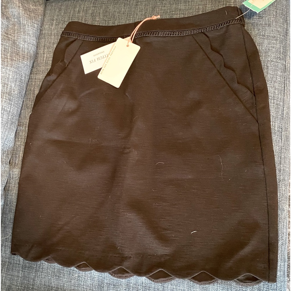Black scalloped skirt with pockets. Rayon/nylon blend. Never worn.